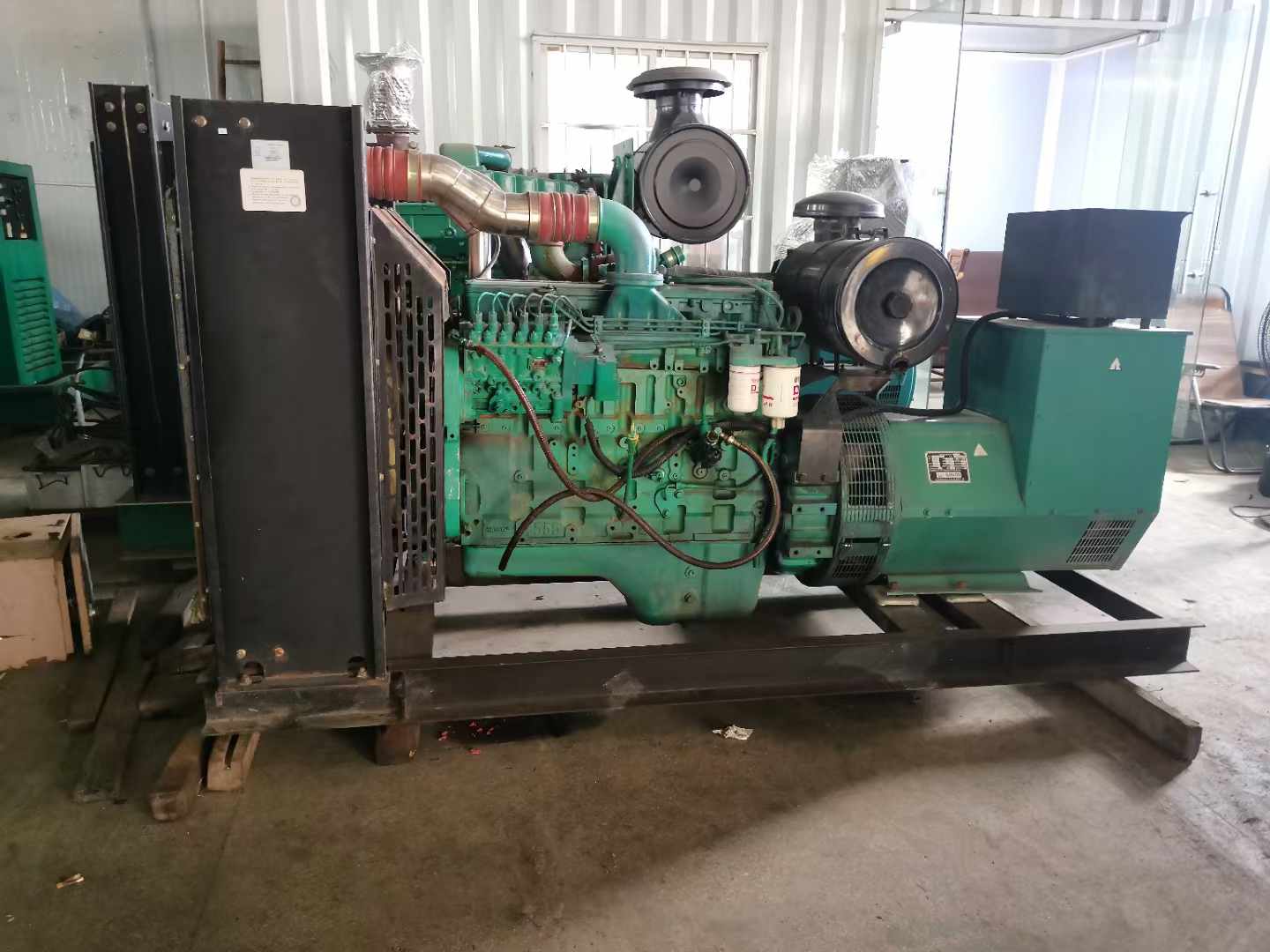 兰坪发电机租赁如何确定电缆的承载电流是否在安全范围内？