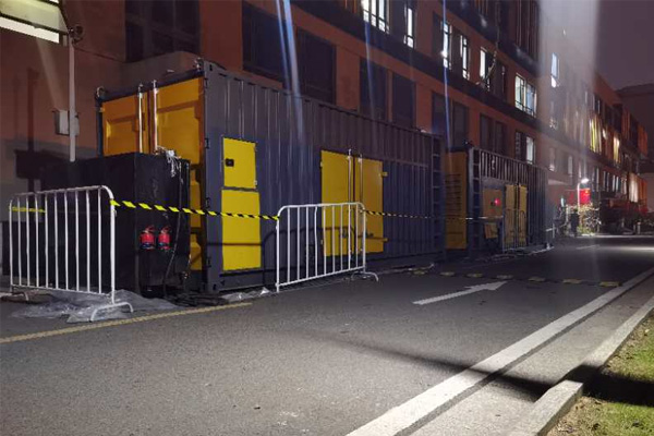 兰坪柴油发电机组的输出电压是如何调节的？