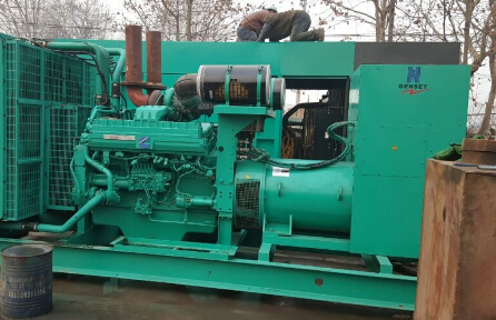 兰坪发电机组如何判断水冷式机油散热器内部是否需要清洗？